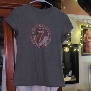 Gray Short Sleeve Tee with Iconic Graphic